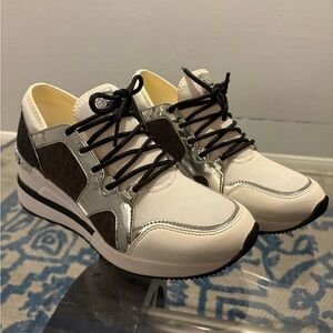 MICHAEL KORS LIV TRAINER EXTREME WEDGE SNEAKER